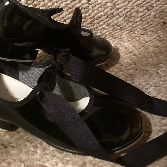Award Black Patent Leather Tap Shoes - Picture 3 of 12